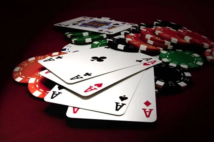 Tangkapan layar aplikasi mobile khoot yang menampilkan pasar sportsbook dan live dealer